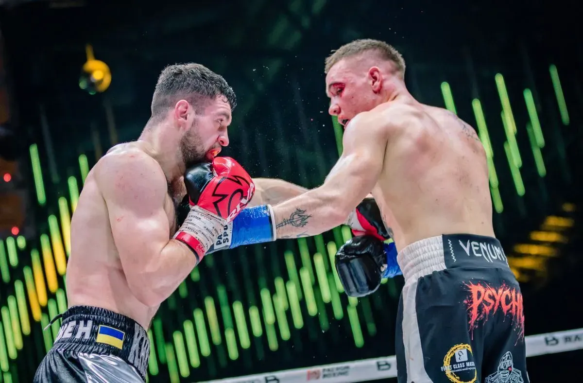 Boxerská rvačka s wrestlingovými prvky svého vítěze nepoznala