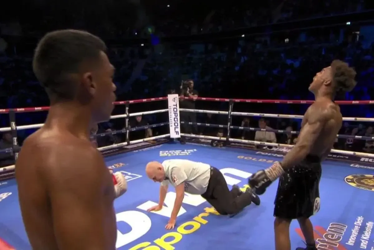 Cirkus, vysmáli se fanoušci titulovému zápasu. KO dostal sudí