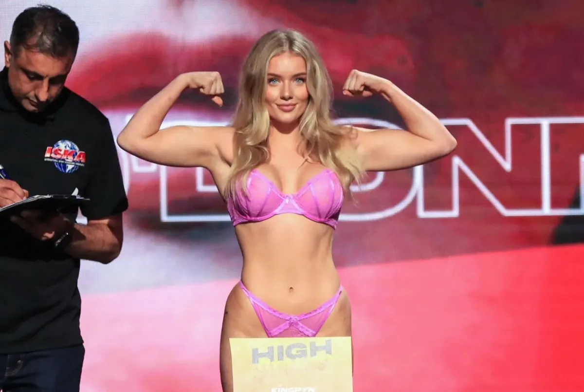 Divoké vážení. Boxerka svlékla župan a políbila soupeřku