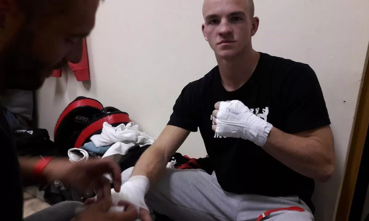 Dokázal vyhrát i se zlomenou rukou, maká ve fabrice. Ne! Slovák sní o životě sportovce