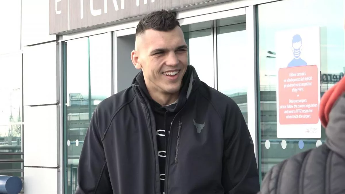 Ducár před bitvou v Londýně relaxuje i u šipek. Má skvělou formu, tvrdí trenér