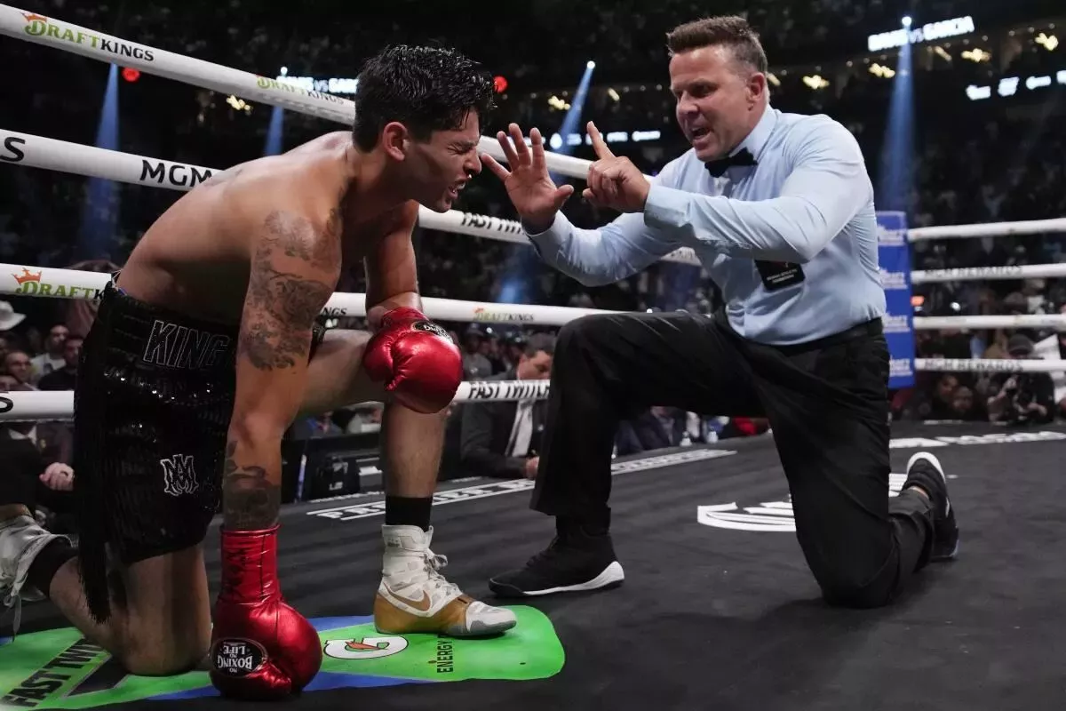 Hvězdný boxer schytal na Times Square nakládačku. Pak se rozbrečel v autě