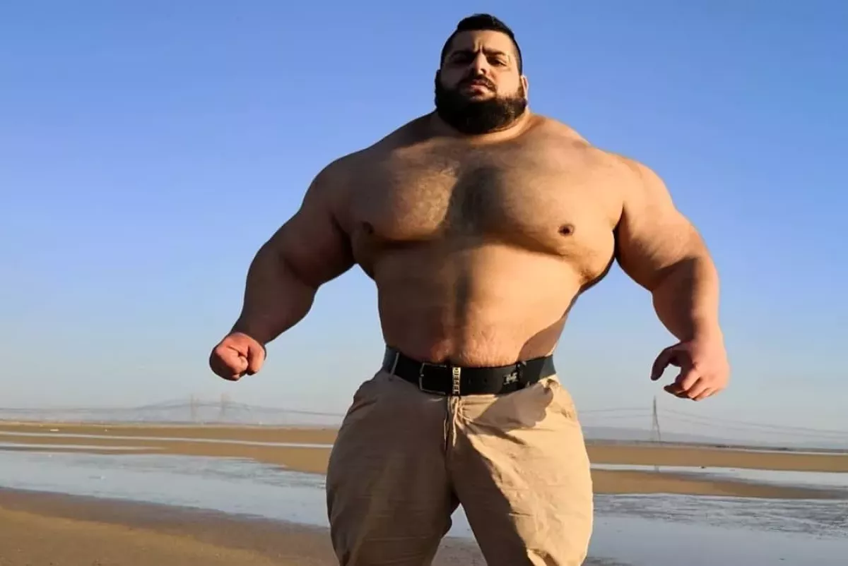 Íránský Hulk má datum bitvy supertěžkých vah!