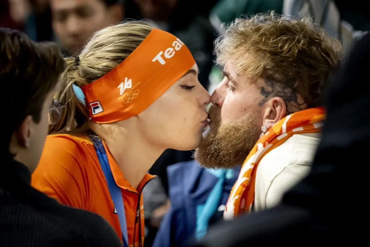 Jake Paul si nesl za krkem svoji snoubenku i s medailemi do soukromého tryskáče