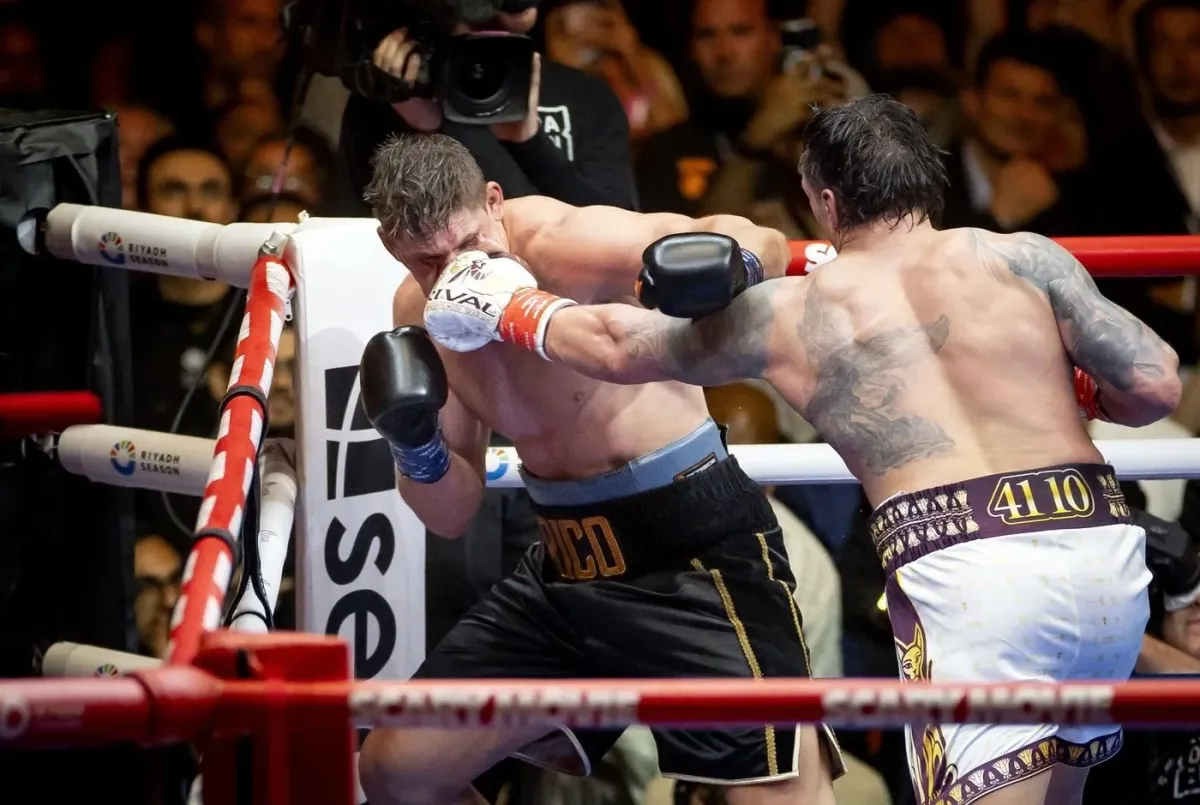 Krádež? Usyk si udržel tituly i po kontroverzním ukončení zápasu
