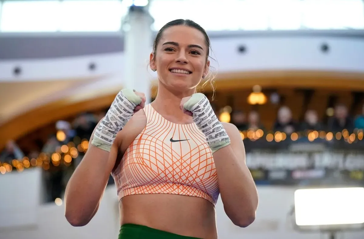 Krásná šampionka se odvázala v bikinách