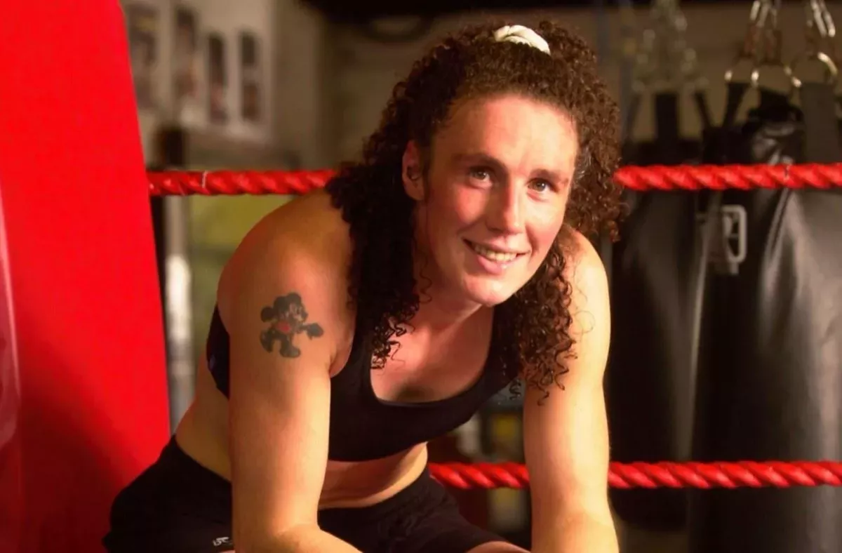 Lidé zpochybňovali moji sexualitu, říká průkopnice ženského boxu v Británii