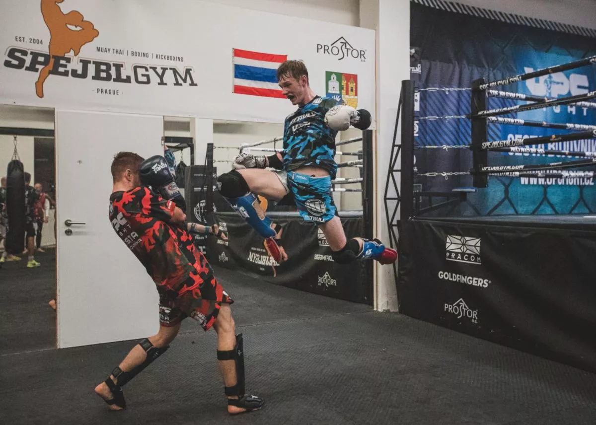 Líný flákač, obrovský talent i štípaná v tempu. Reissinger zve na bitvy v thajském boxu