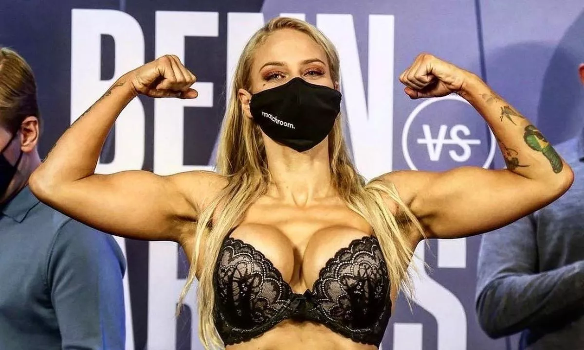 Modeling musí počkat. Boxerka ukázala strašidelný monokl po titulové bitvě