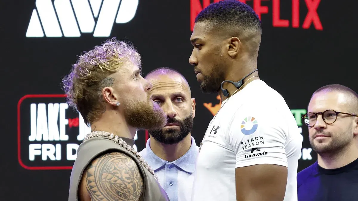 Nečekané spojení. Boxer Joshua zamířil před bitvou s Paulem k velkému rivalovi