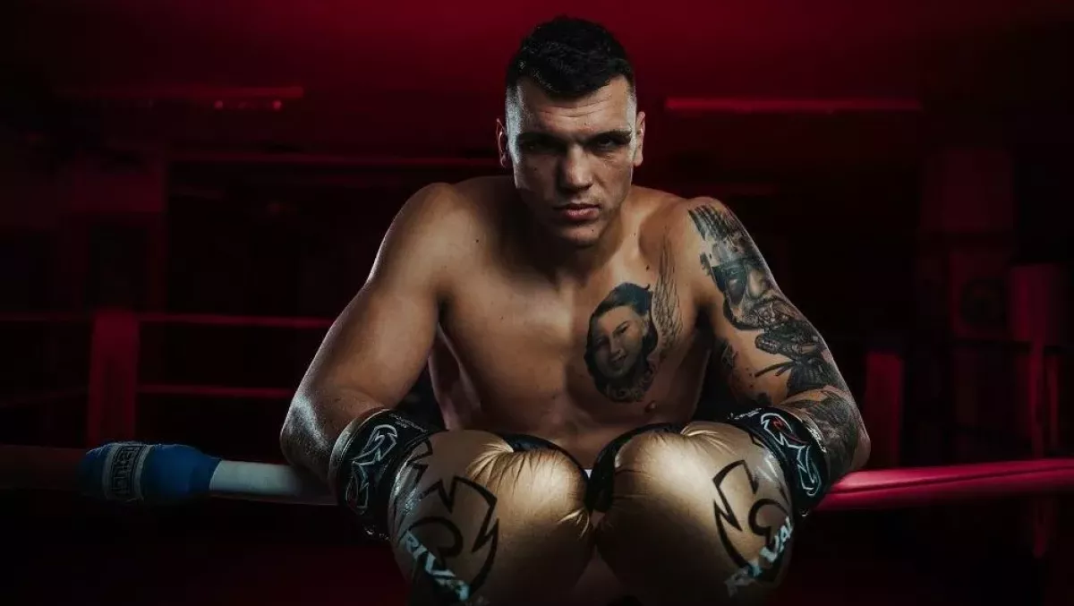 Nejlepší český boxer maká v Kataru se světovými jmény. V práci si musel vzít volno