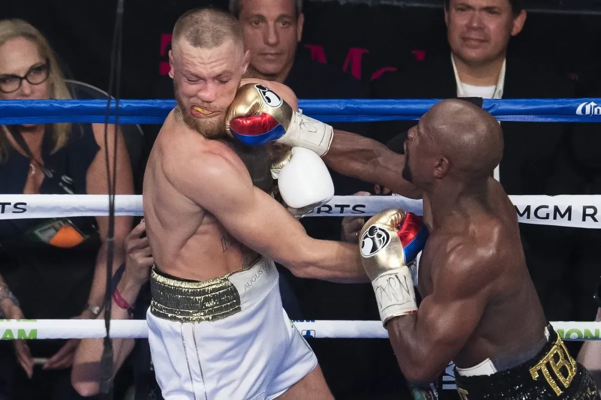 Nemá dost ani v 48 letech. Mayweather se v létě vrátí k profesionální boxerské kariéře