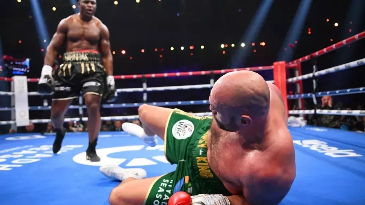 Ngannou překvapil boxerský svět. Bývalý UFC šampon těsně prohrál, ale Furyho dokázal srazit k zemi a pořádně mu zatop