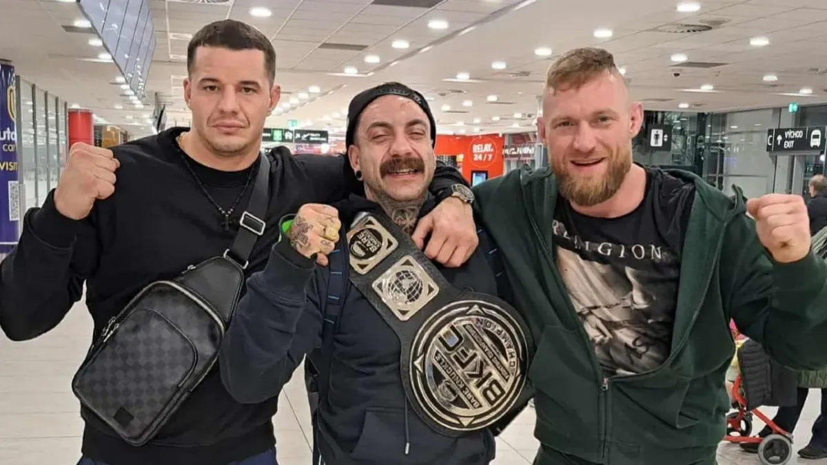 Přílet ve velkém stylu. Český šampion BKFC je doma. Absolutní rauš, smál se Hála