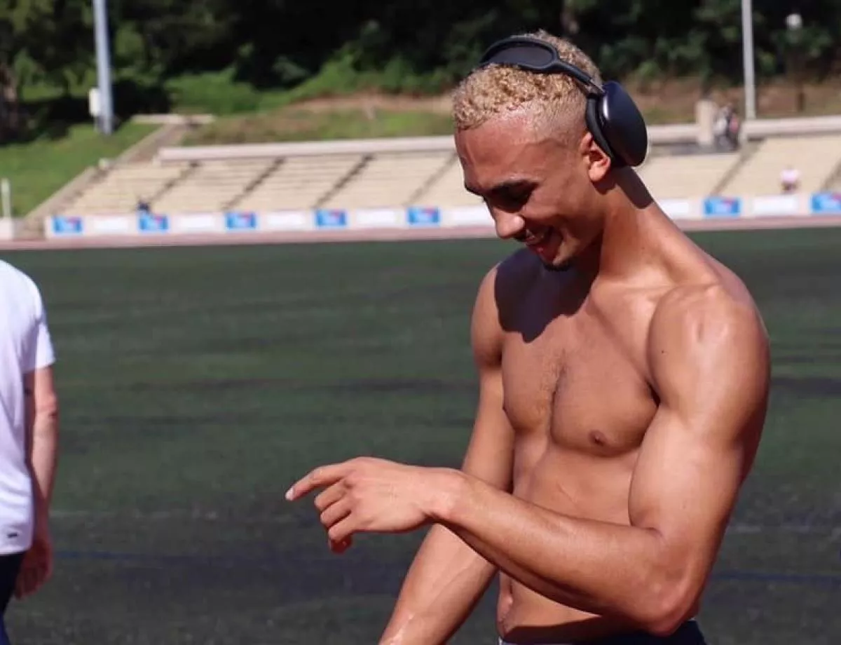 Schovával se na záchodě, vyhodili ho ze školy i práce. Vysmívaný outsider teď jde do boje o olympijské zlato
