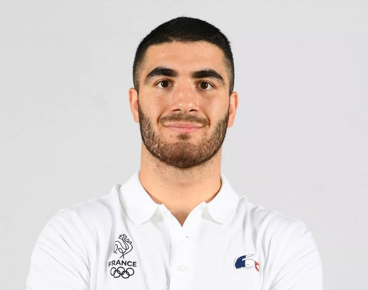 Skandál v olympijském boxu. Diskvalifikovaný Francouz mlátil do kamery a odmítl opustit ring