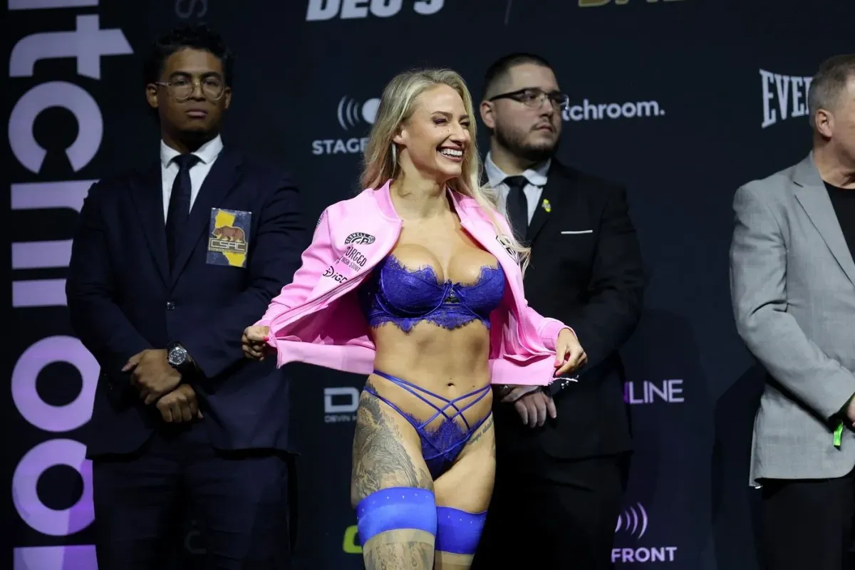 Starý trik. Boxerka provokovala v kuchyni, zapomněla na podprsenku
