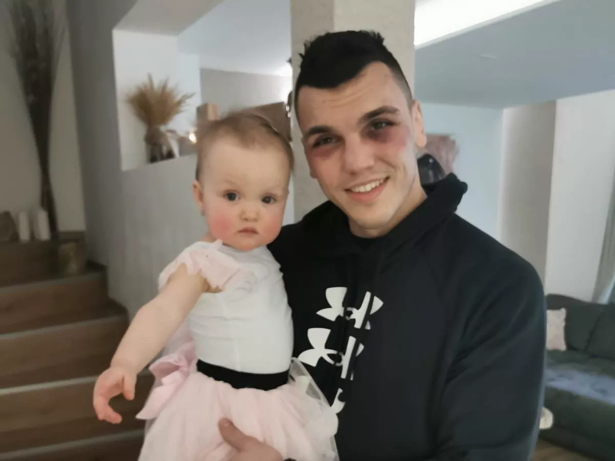 Těžký zápas, těžká noc a ráno směr Paříž. Ducár je konečně doma. S rodinou