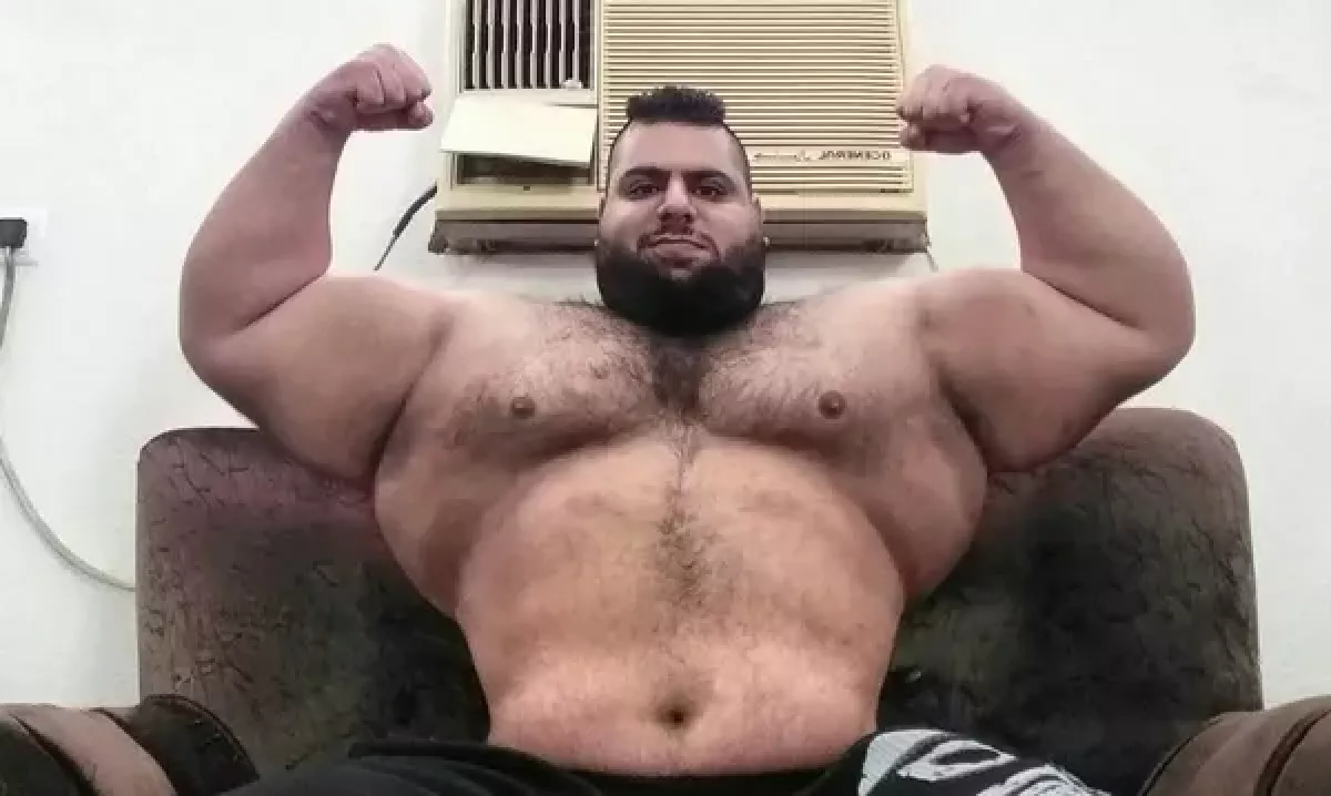 To jsou vyhlídky! Íránský Hulk se plánuje stát boxerským šampionem. A Ford ještě zapláče