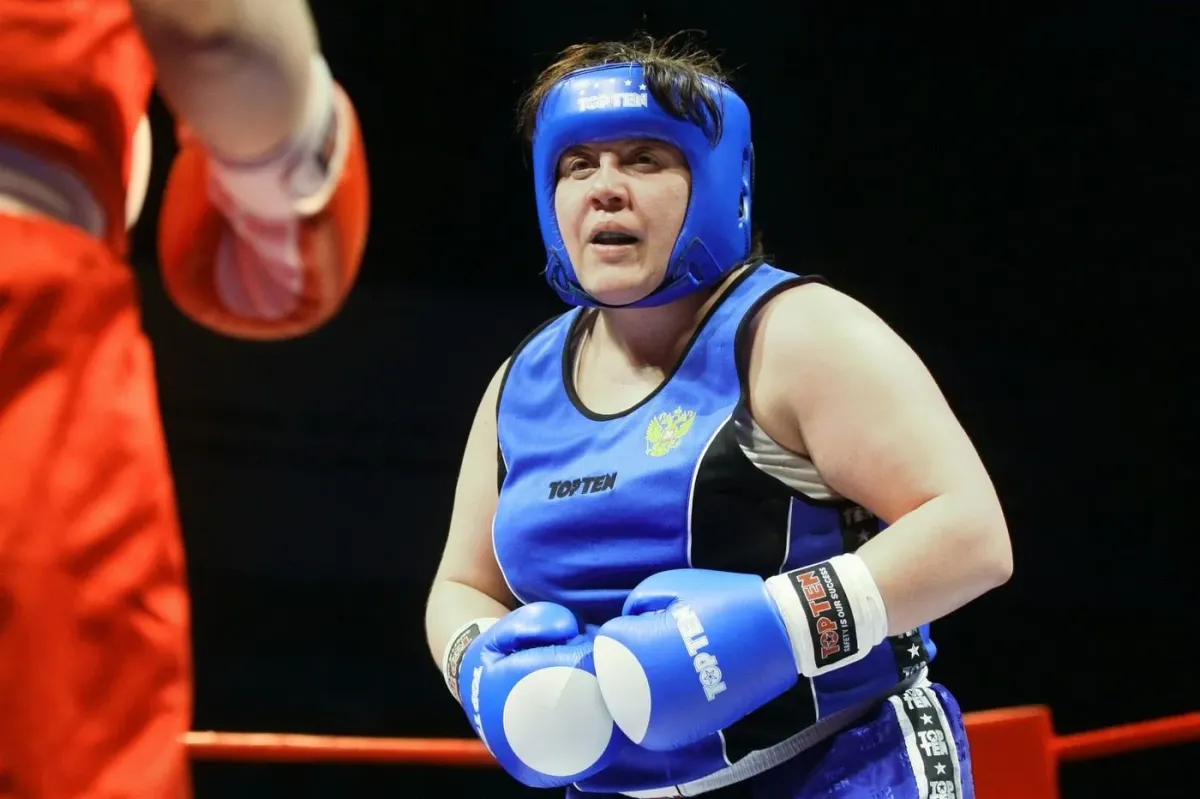 Trojnásobná mistryně světa v boxu zemřela ve spánku