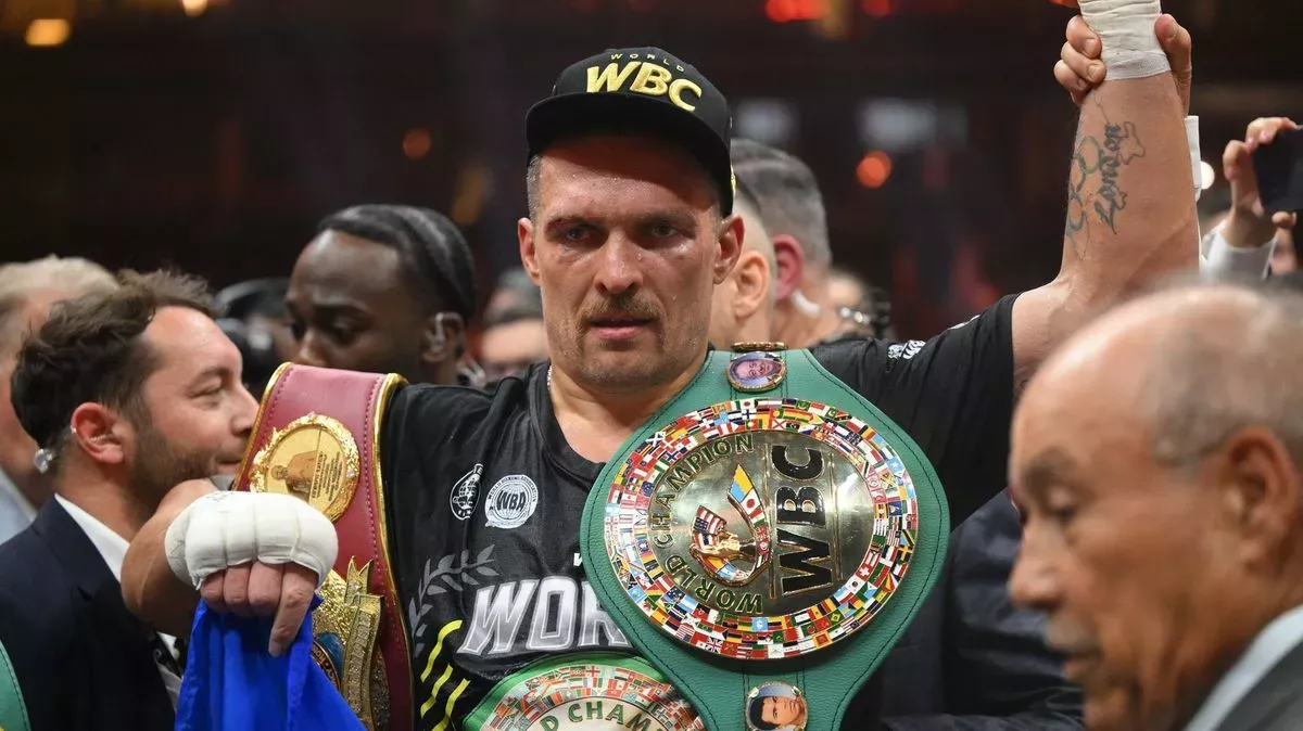 Usyk se vzdal mistrovského pásu organizace IBF