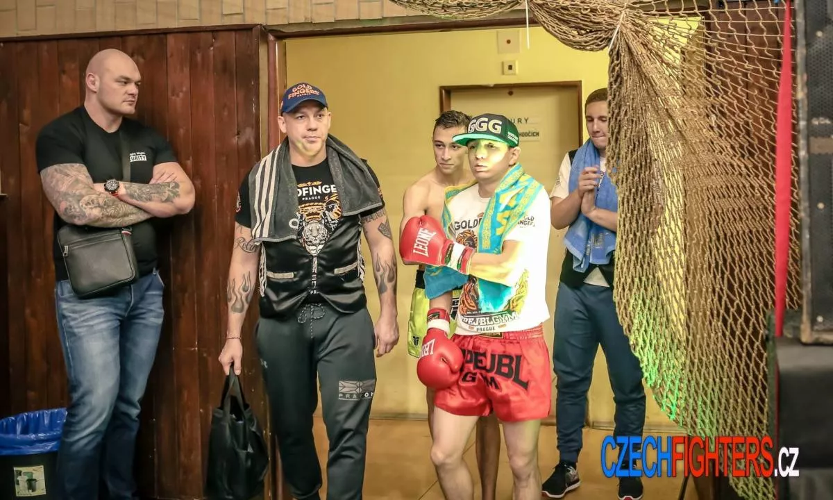 Ve čtyřech letech přijel z Kazachstánu do Česka. Teď ho čeká v Praze výzva v thajském boxu