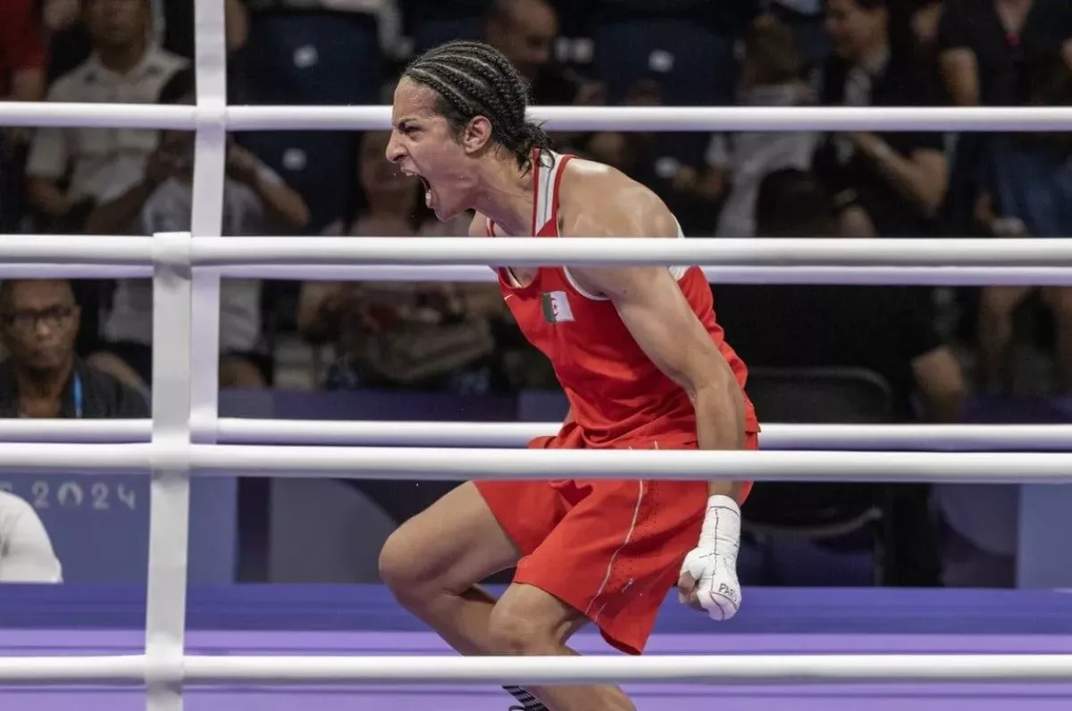Zákaz startu a nová odhalení o kontroverzní boxerce. Je to muž, stojí v dokumentu